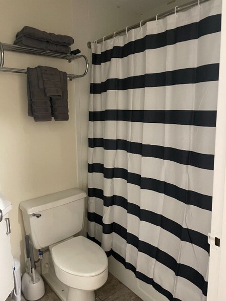 Building Photo - 224 E Garden St