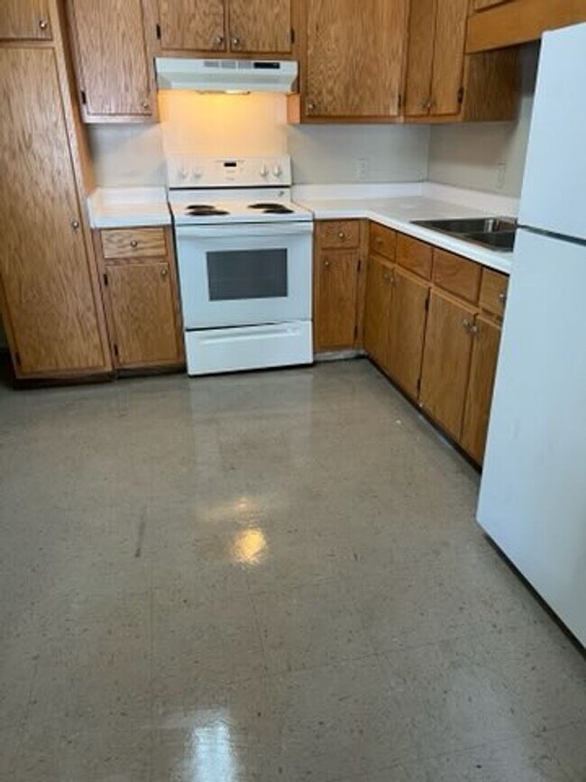 Building Photo - Monthly Paid Rent