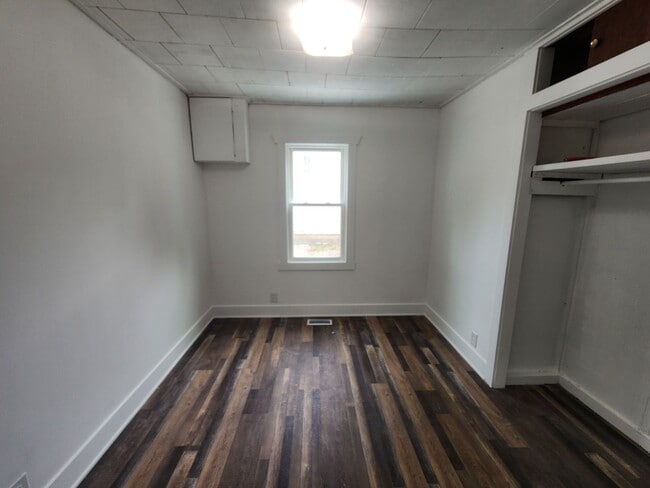 Building Photo - 3 bed 1 bath Ranch
