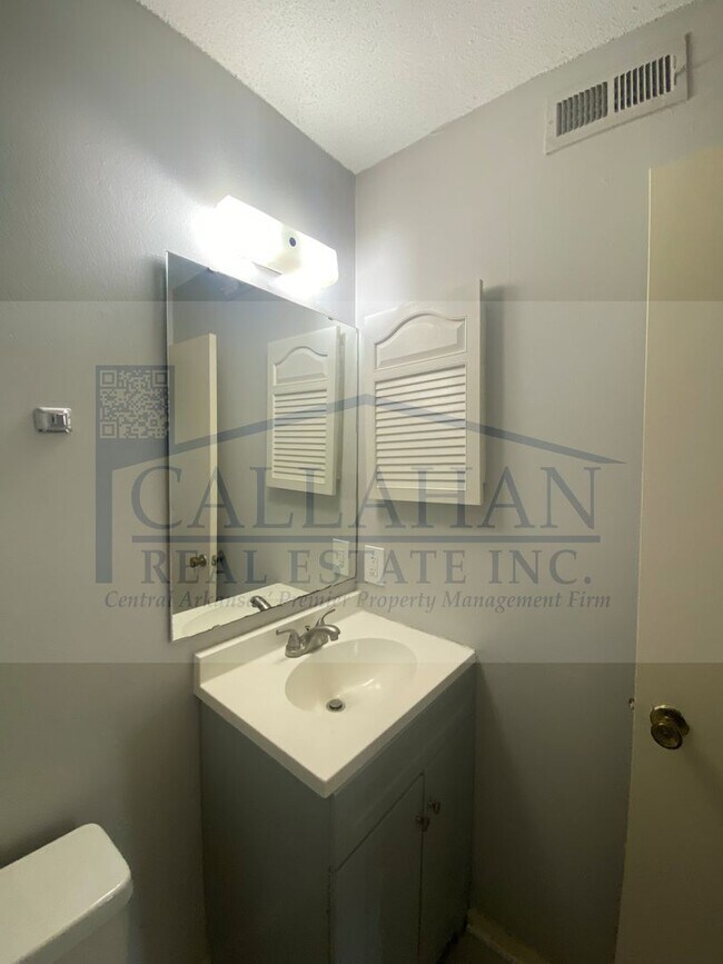 Building Photo - NLR 3 Bedroom Home