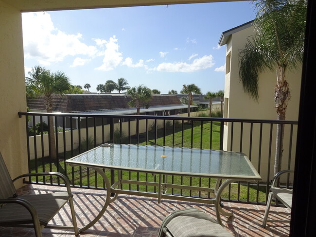 Building Photo - Venice, FL MACARTHUR BEACH Gated Comm. 2/2...