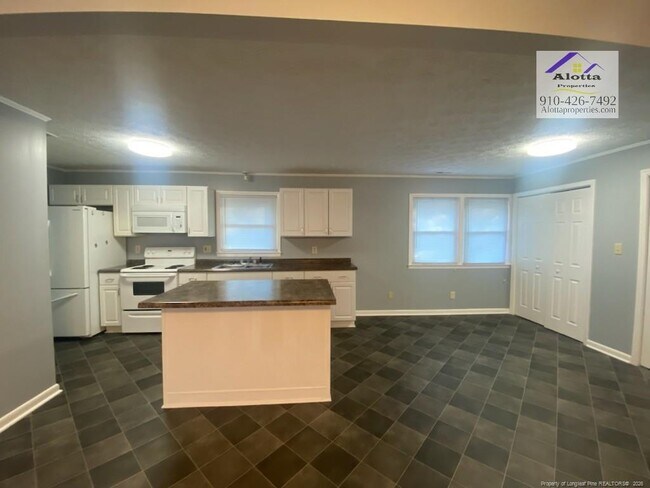 Building Photo - 6527 Tareyton Rd