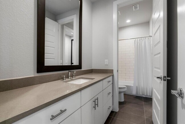 Building Photo - 6008 Florencia Ln