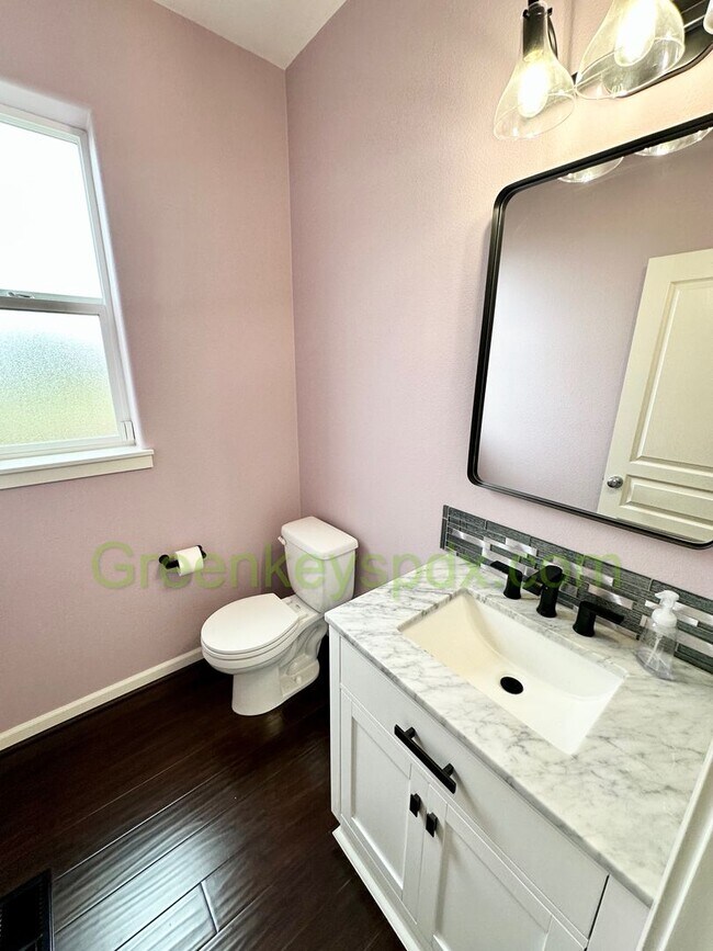 Building Photo - Gorgeous 3-Bedroom 2.5-Bathroom House with...