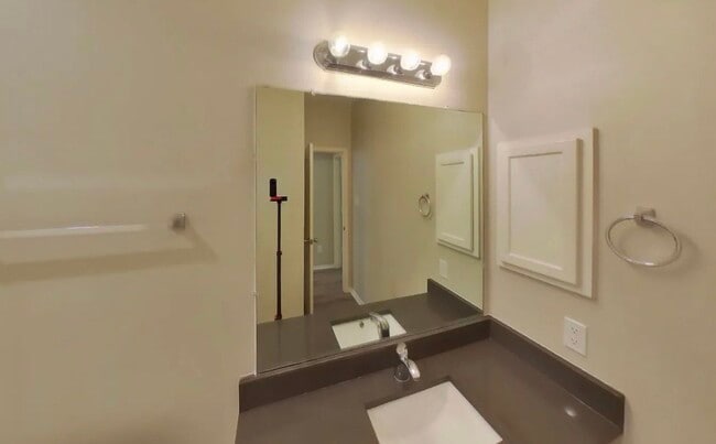 Building Photo - Charming 3-Bedroom Retreat Designed for Everyday Comfort