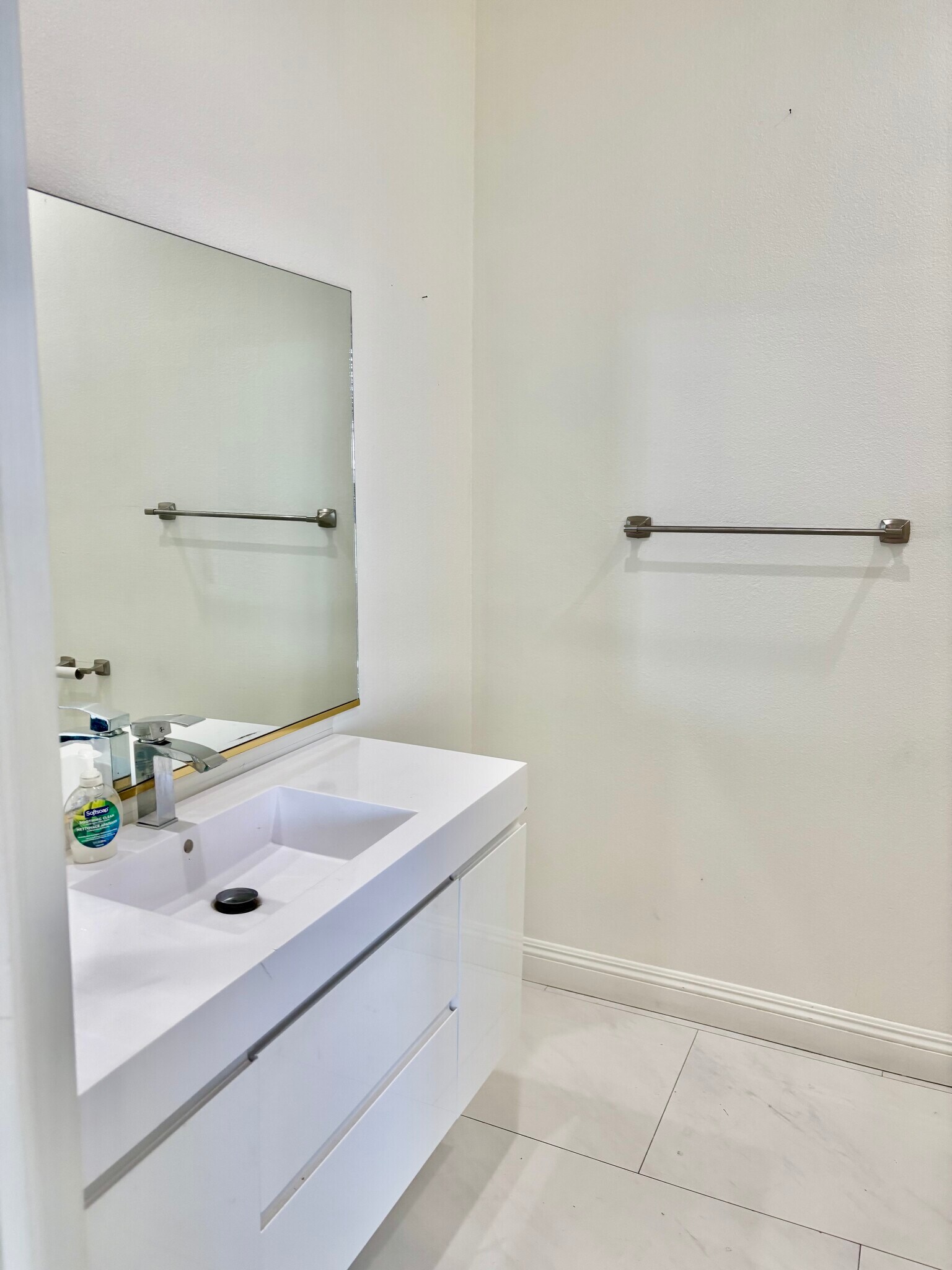 Building Photo - 238 Lakeview Dr