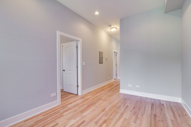 Living Room - 2135 S Fairfield Ave
