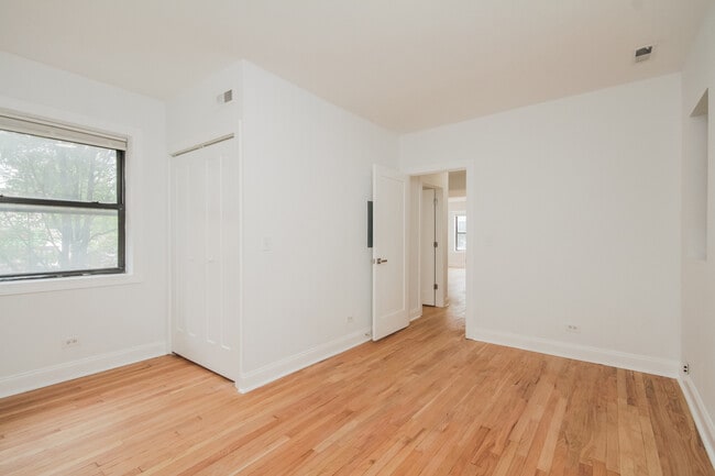 Building Photo - 3735 N Kimball Ave