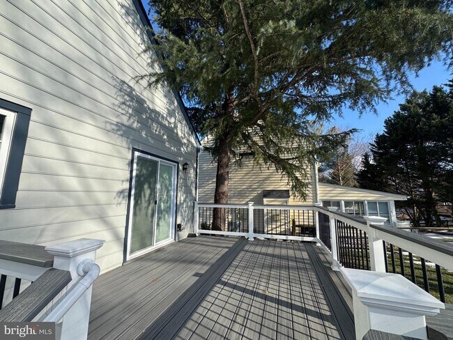 Building Photo - 15 Linden Hill Way SW