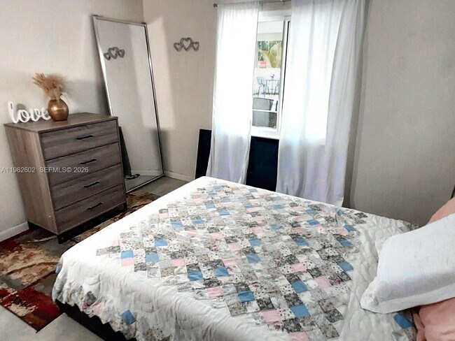 Building Photo - 10646 Barn Rd