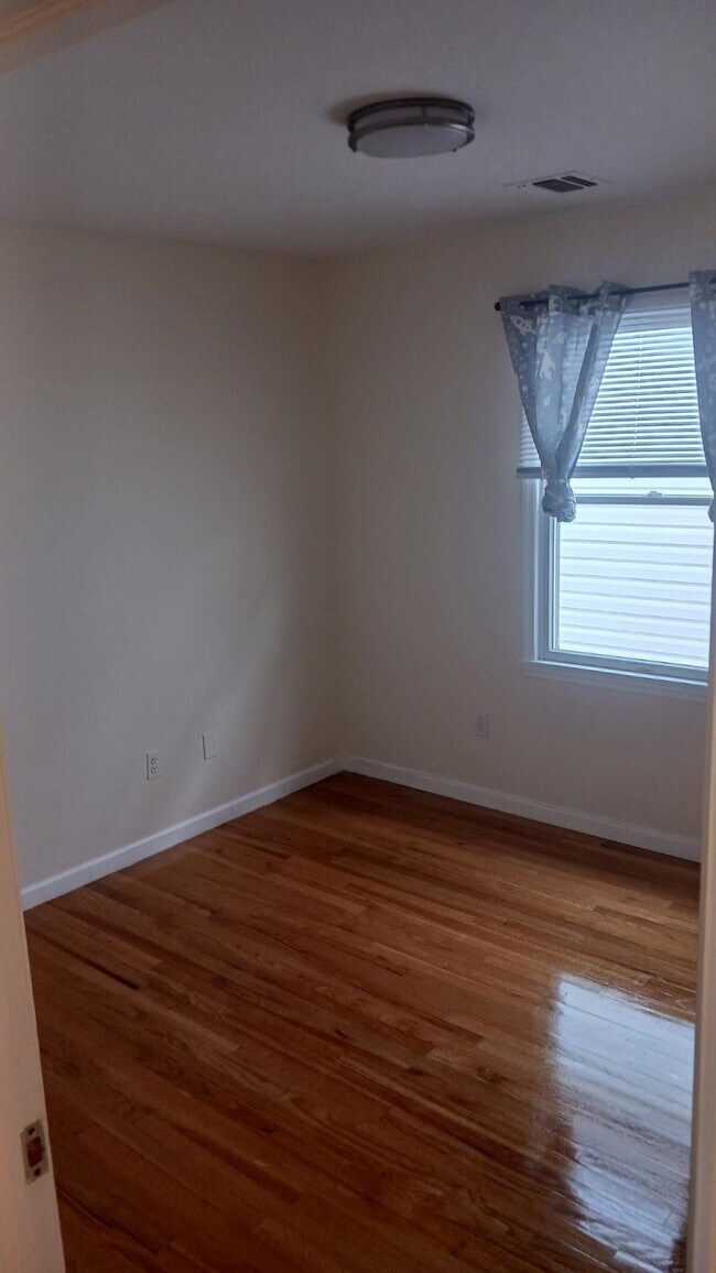 Building Photo - 316 Linden Ave