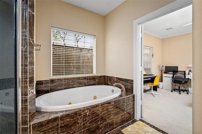 Building Photo - 9008 Bayview Cove Dr