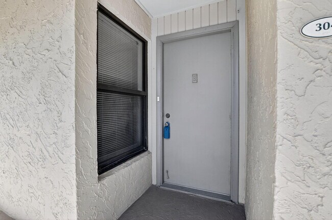 Building Photo - 11 Royal Palm Way
