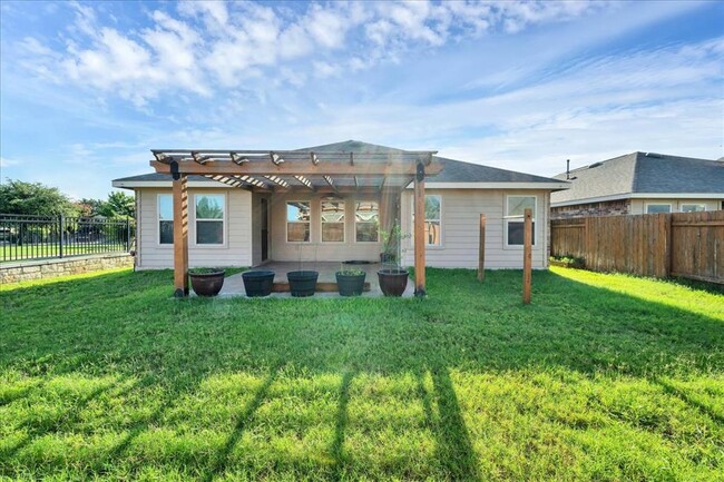 Building Photo - 300 Briar Park Dr
