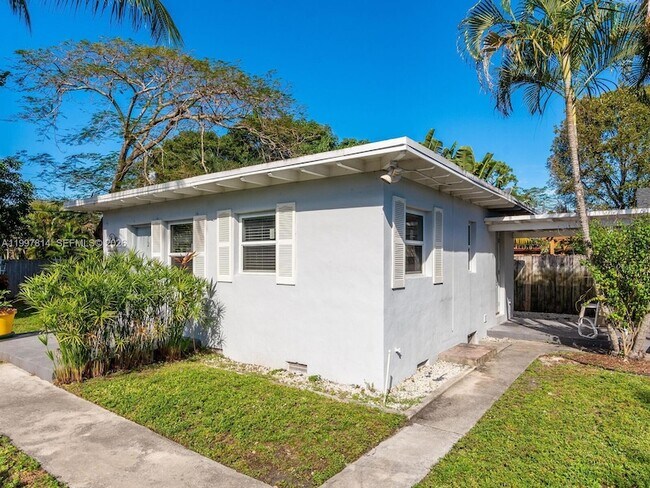 Building Photo - 1413 NW 3rd Ave