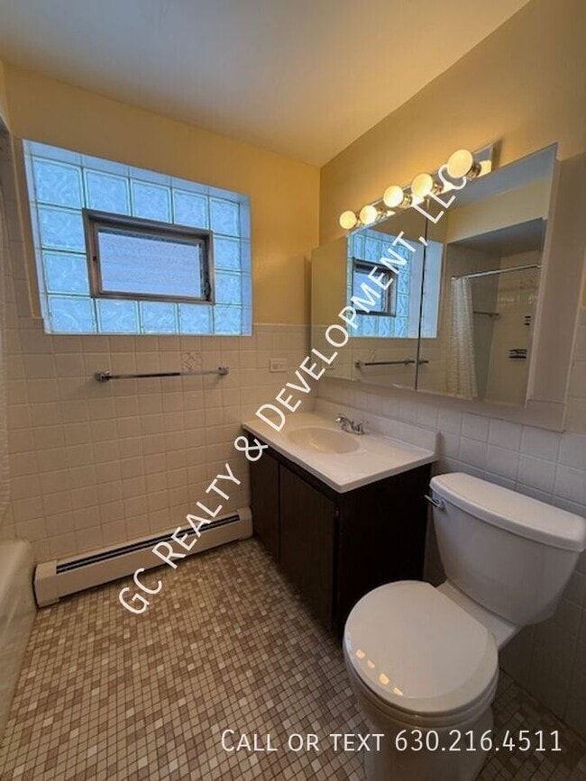 Building Photo - 386 Alles St