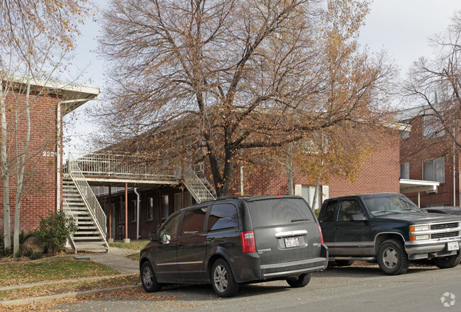 Building Photo - Foothill Terrace Apartments