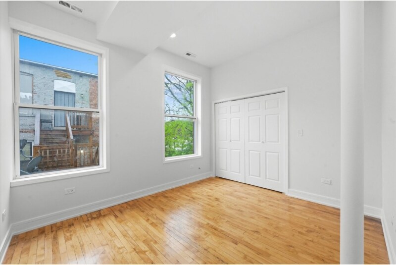 Building Photo - 1309 S Komensky Ave