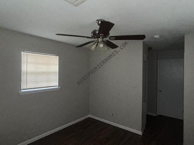 Building Photo - 9406 E 37th Ct