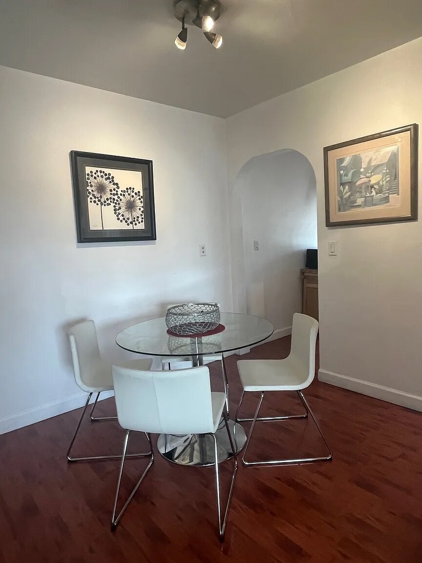 Building Photo - 503 75th St