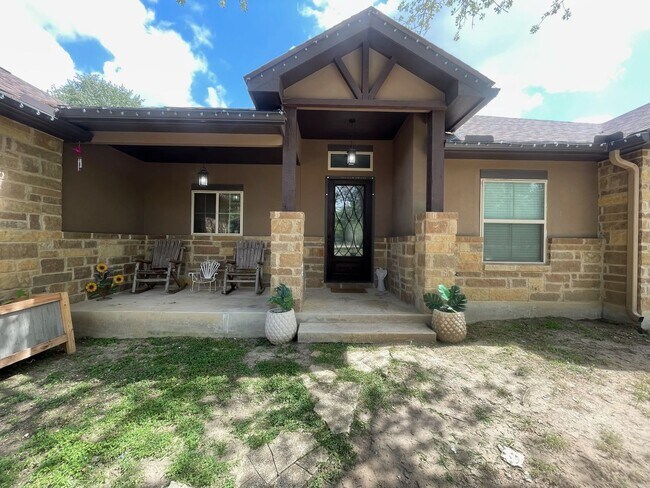 Building Photo - Gorgeous 3 BD/2 BA Home on 2 ACRES in La V...