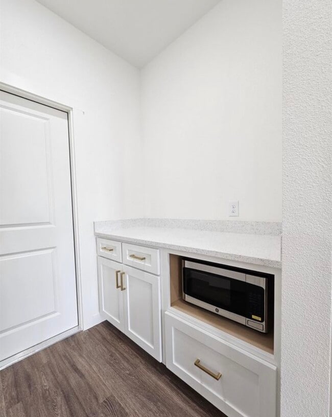 Building Photo - 301 Primrose Pt