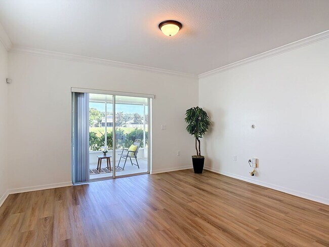 Building Photo - 221 W Fiesta Key Loop