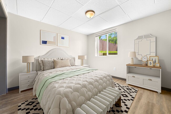 Building Photo - 6 Bedroom Home for Rent