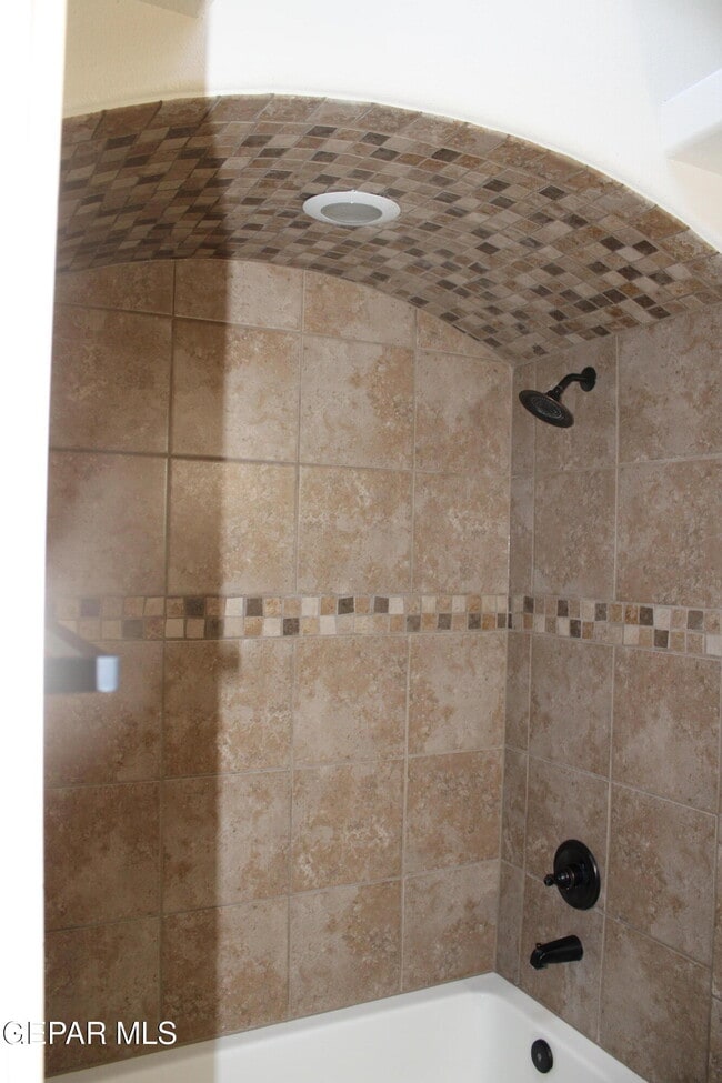 Building Photo - 3060 Cascade Point