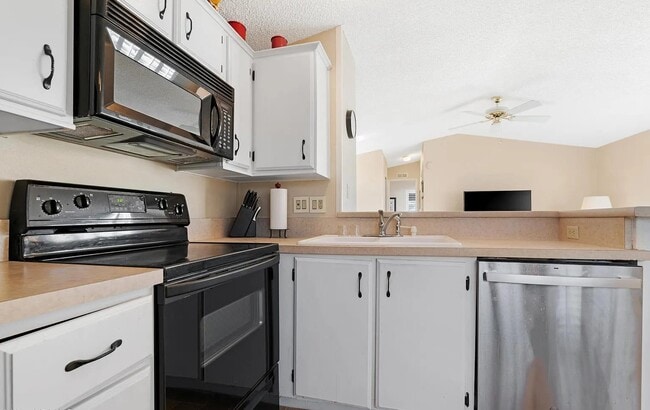 Building Photo - 6114 S Sawgrass Dr