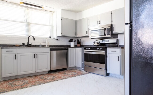 Building Photo - 5825 S Grand Blvd