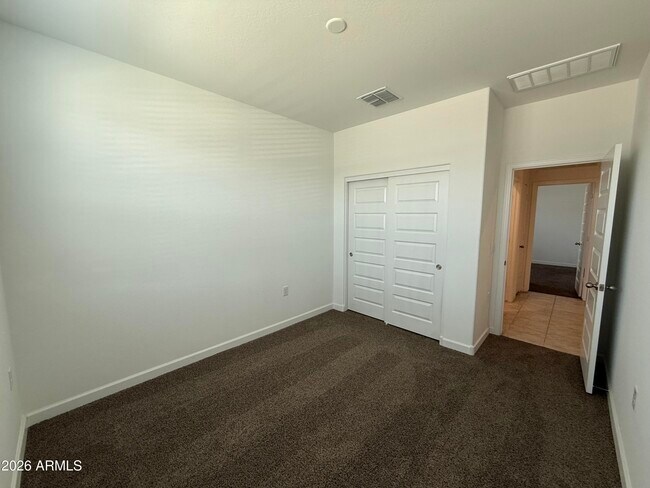 Building Photo - 2474 W Sable Ave