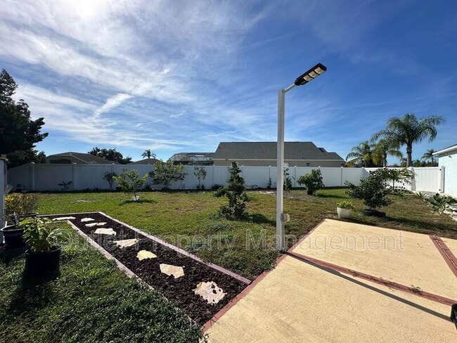 Building Photo - 645 Majesty Dr