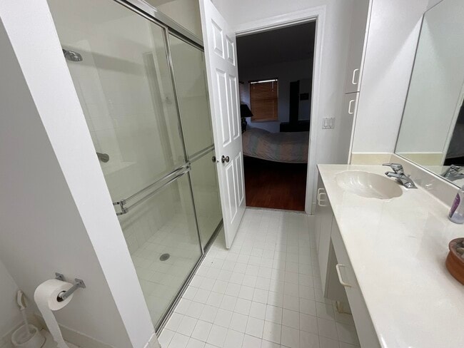 Building Photo - 5570 Royal Lake Cir