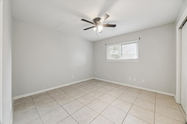 Building Photo - 10522 Barwood Dr