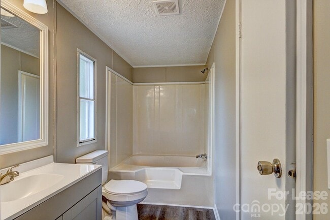 Building Photo - 3351 Appletree Ct