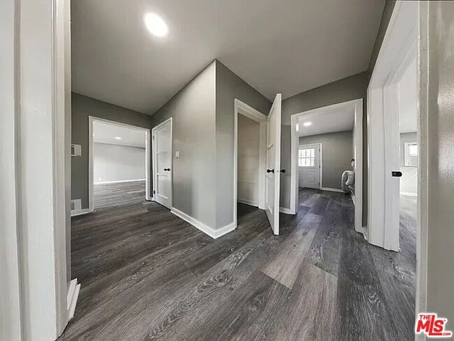 Building Photo - 582 Venice Blvd.