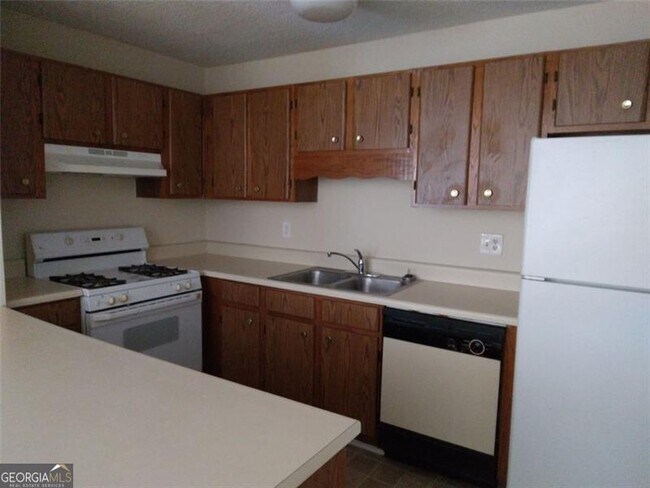 Building Photo - 1600 Oakpoint Dr SW