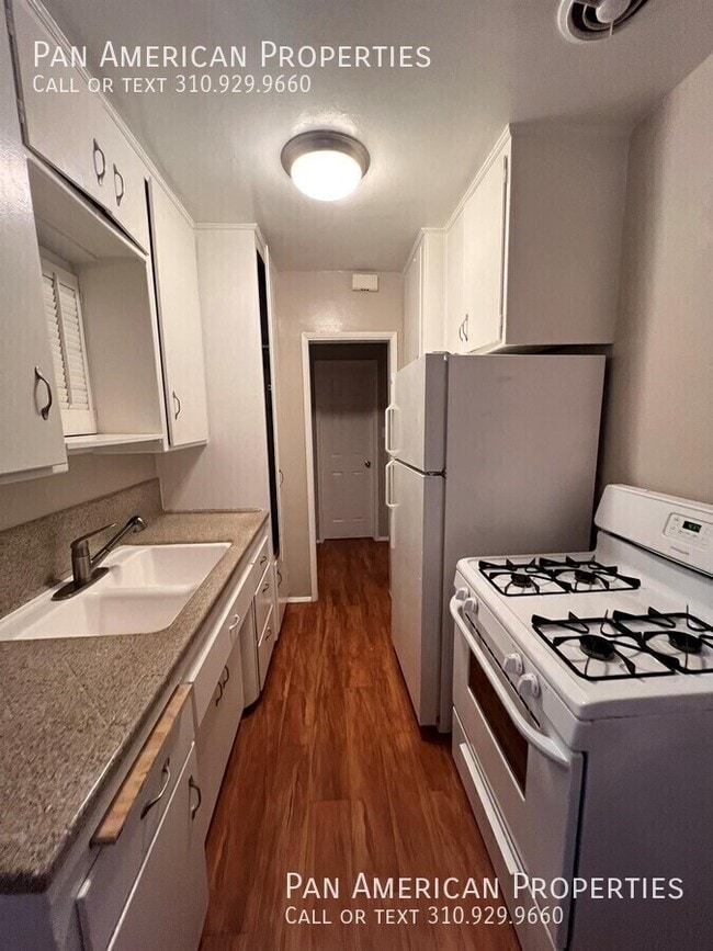 Building Photo - 335 S Los Robles Ave