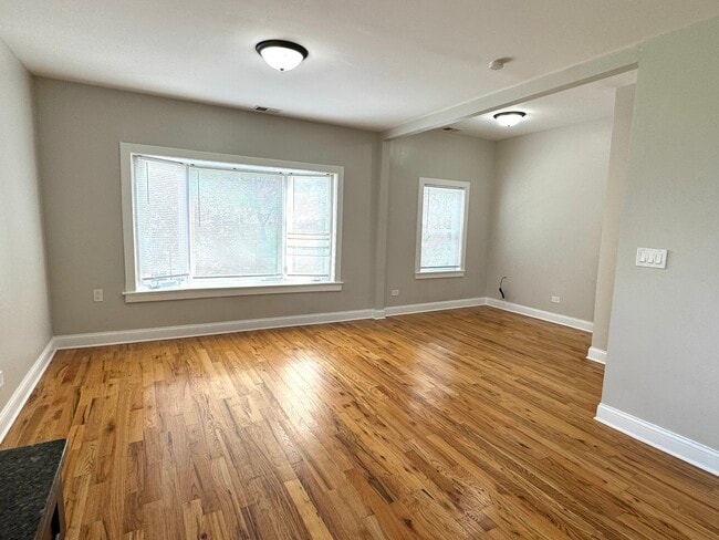 Building Photo - 3904 W Armitage Ave