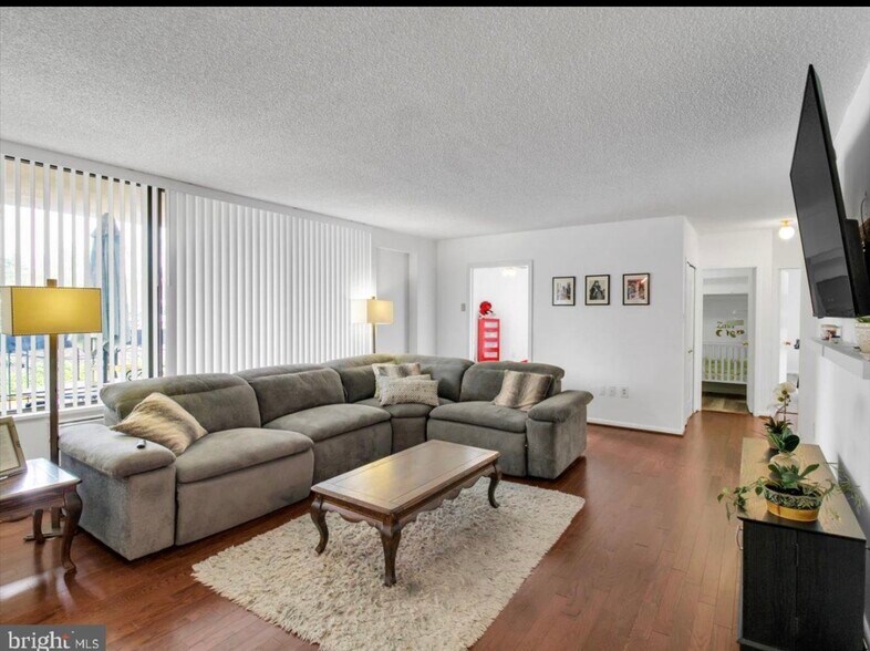 Building Photo - 3701 S George Mason Dr