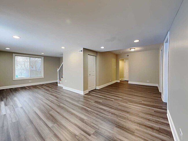 Building Photo - 9121 Mayfield Ave