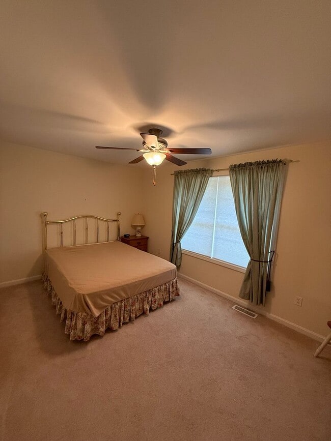 Building Photo - Furnished 2 Bedroom Condo Available for 1 ...
