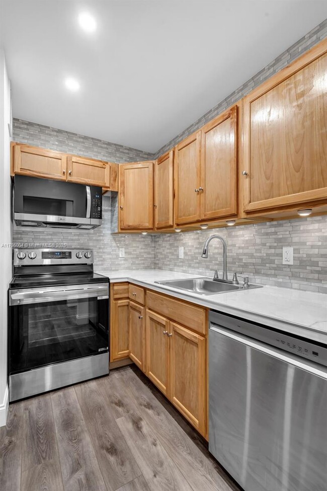 Building Photo - 13712 SW 90th Ave
