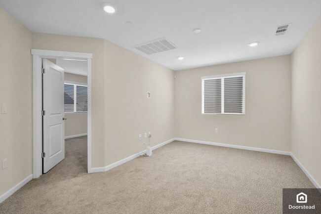 Building Photo - 5587 Saddle Rock Ln
