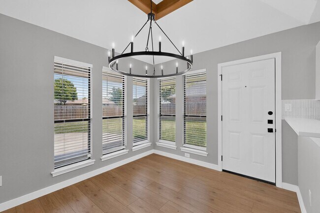 Building Photo - Beautifully Renovated Home In Carrollton Ready For Move-in