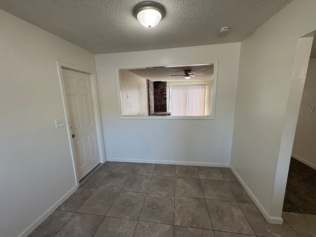 Building Photo - Spacious Home Available Now!