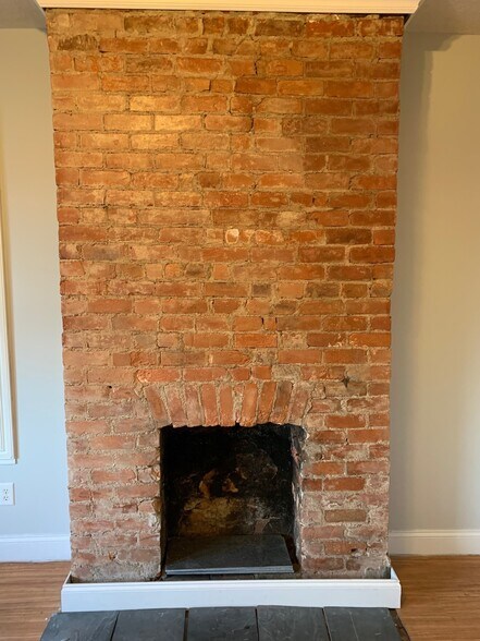 Building Photo - 2372 Harper Ave