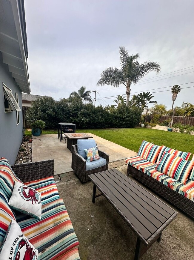 Building Photo - Don't miss out - Single family home close to the beach - LARGE yard, 2 bed 1 bath with bonus studio