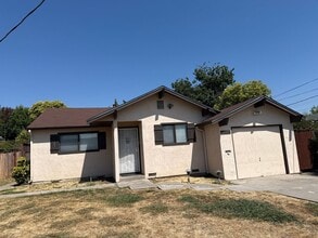 Building Photo - EPIC REA - Spacious 3BR/2BA House - Renovated - Updated Kitchen - Castro Valley